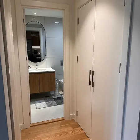 Waterfront Bw Vista- Free Parking Apartment *