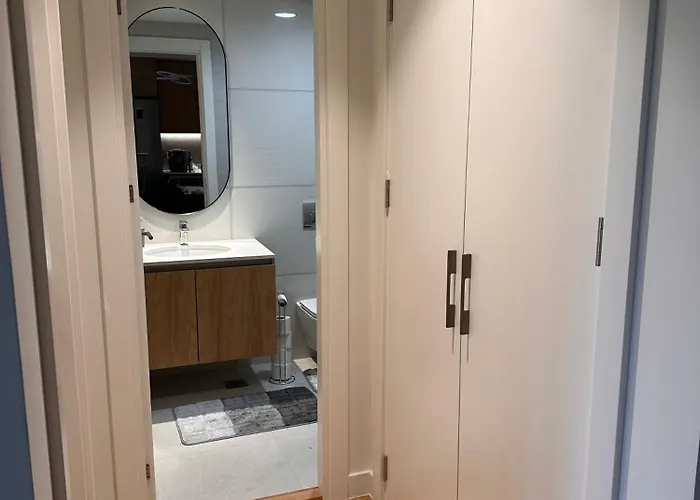 Waterfront Bw Vista- Free Parking Apartment *